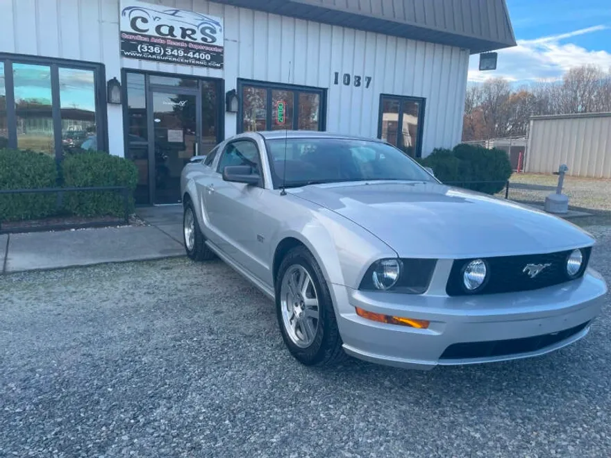 2006 Ford Mustang GT Deluxe photo 1