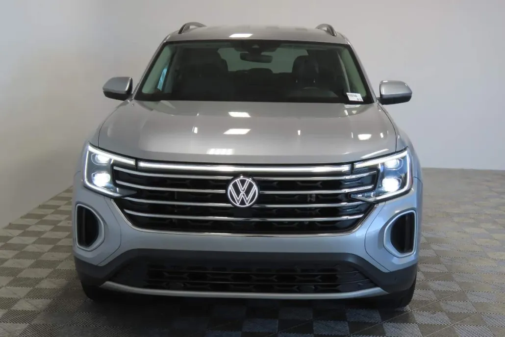 2024 Volkswagen Atlas SE photo 1