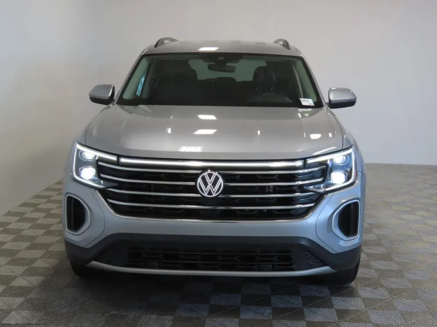 2024 Volkswagen Atlas SE photo 1