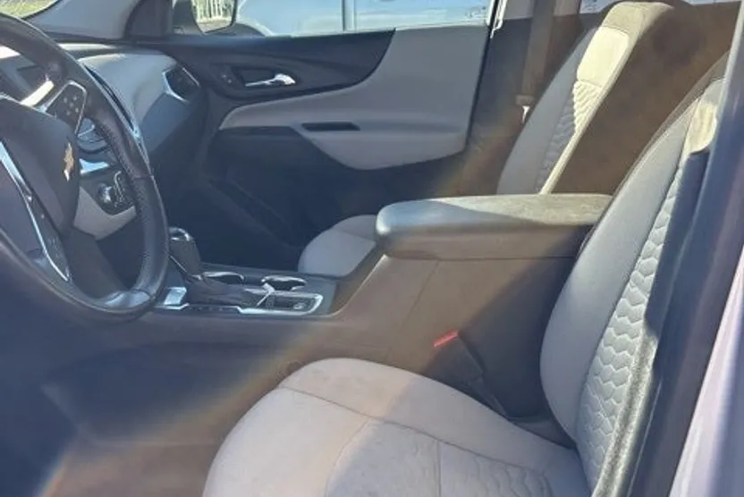 2021 Chevrolet Equinox LT photo 1