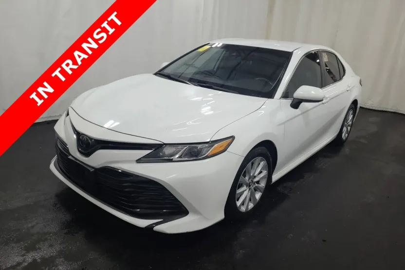 2019 Toyota Camry SE XLE photo 1