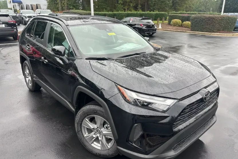 2025 Toyota RAV4 Hybrid XLE photo 1