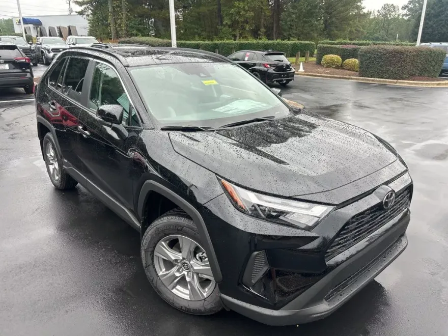 2025 Toyota RAV4 Hybrid XLE photo 1