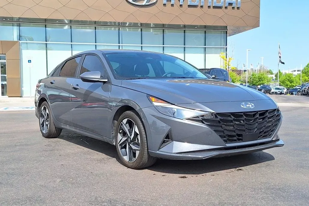 2023 Hyundai Elantra SEL photo 1