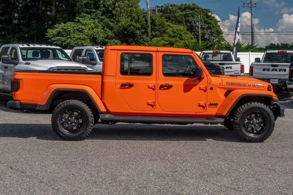 2025 Jeep Gladiator Sport photo 1