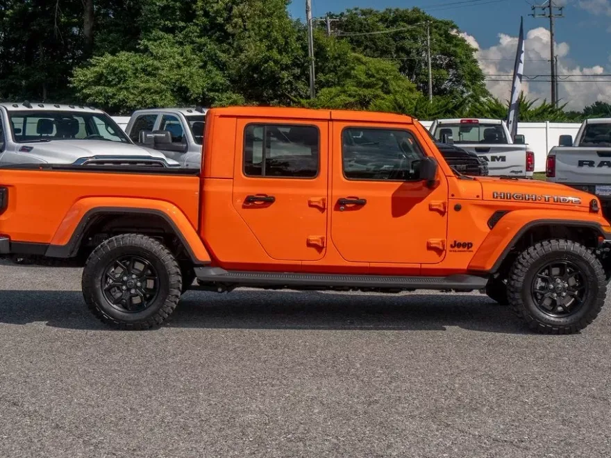 2025 Jeep Gladiator Sport photo 1