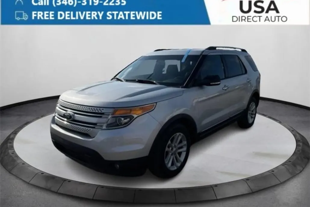 2015 Ford Explorer XLT photo 1