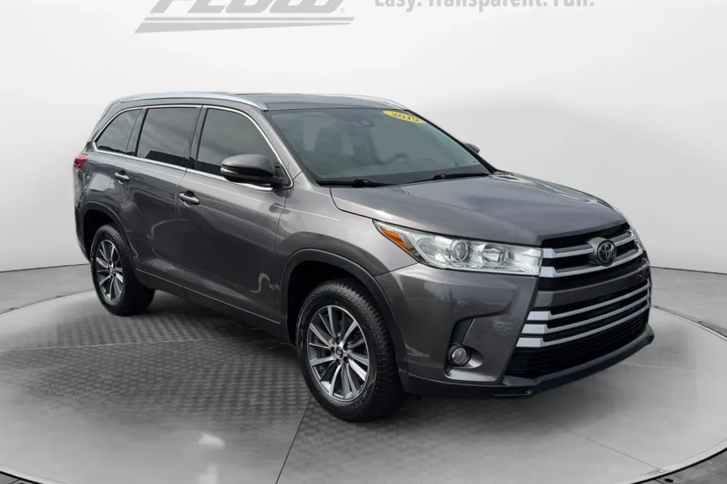 2019 Toyota Highlander XLE photo 1