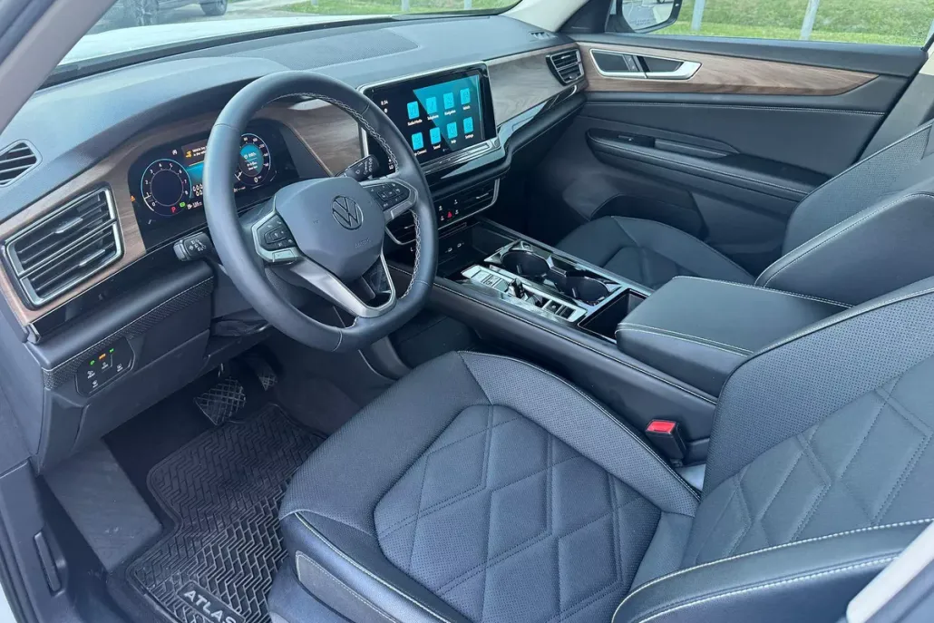 2024 Volkswagen Atlas SE Technology photo 1