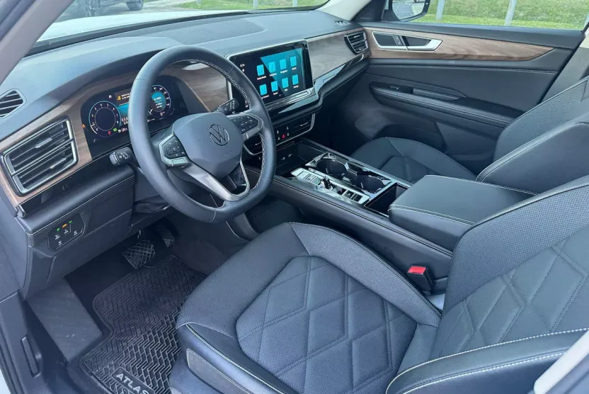 2024 Volkswagen Atlas SE Technology photo 1