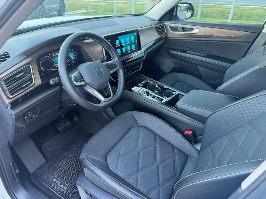 2024 Volkswagen Atlas SE Technology photo 1