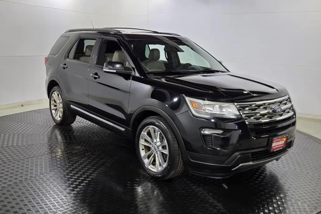 2018 Ford Explorer XLT photo 1