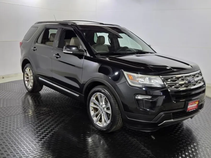 2018 Ford Explorer XLT photo 1