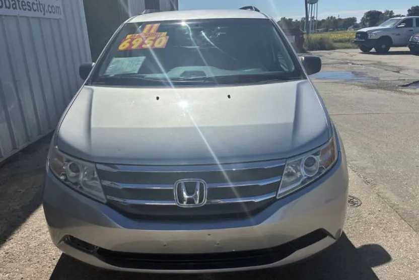 2011 Honda Odyssey LX photo 1