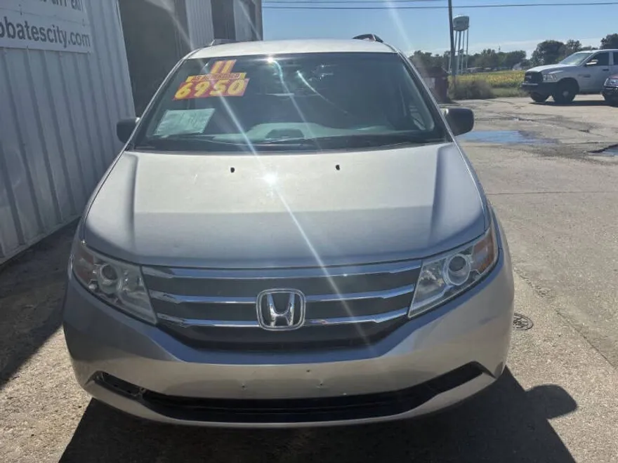 2011 Honda Odyssey LX photo 1