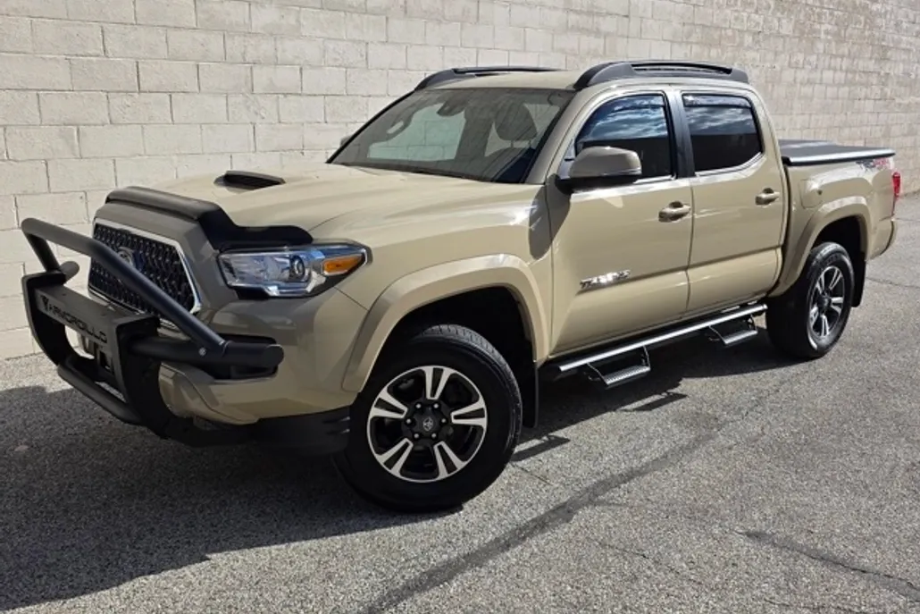 2019 Toyota Tacoma TRD Sport photo 1