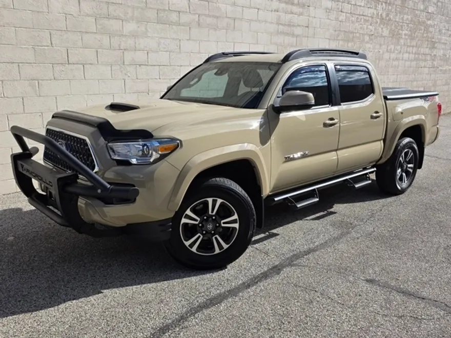 2019 Toyota Tacoma TRD Sport photo 1
