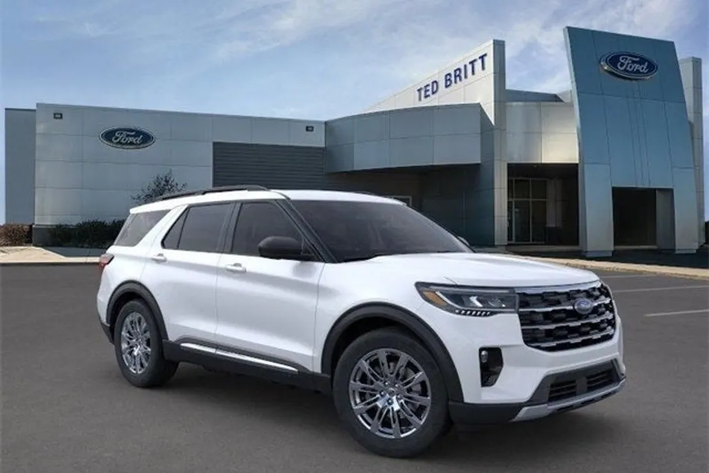 2025 Ford Explorer photo 1