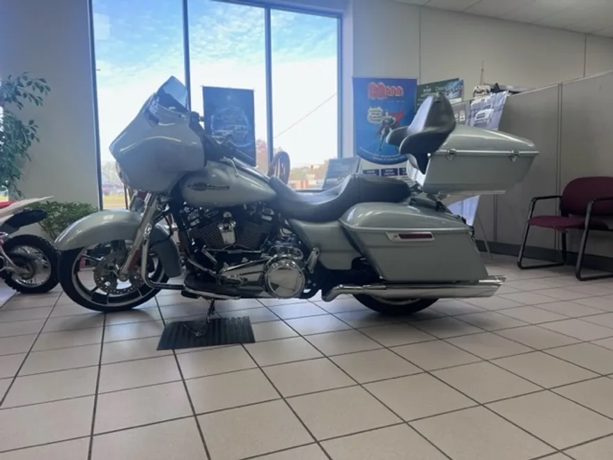 2023 Harley Davidson Street Glide photo 1