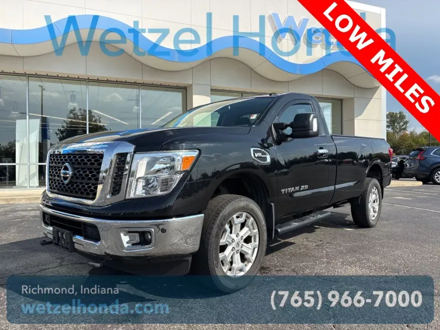 2017 Nissan Titan SV photo 1
