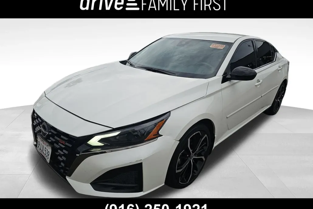 2024 Nissan Altima 2.5 SR photo 1