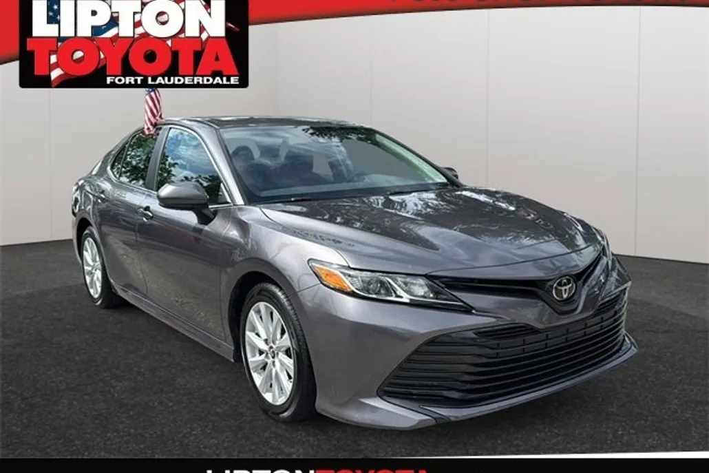 2019 Toyota Camry SE XLE photo 1