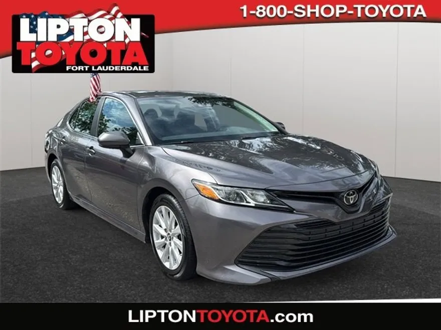 2019 Toyota Camry SE XLE photo 1
