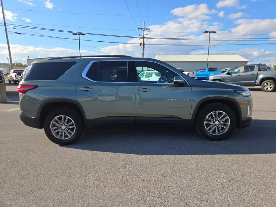 2023 Chevrolet Traverse Cloth photo 1