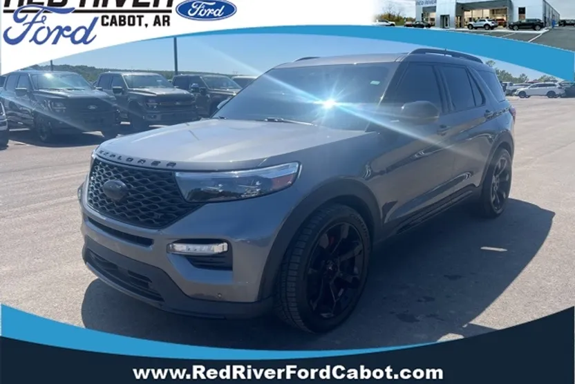 2023 Ford Explorer ST photo 1