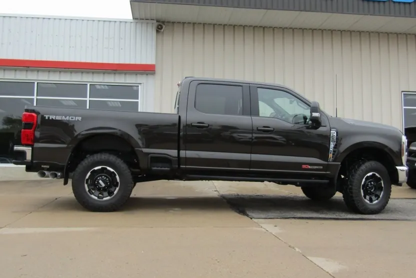 2025 Ford F-250 Lariat photo 1