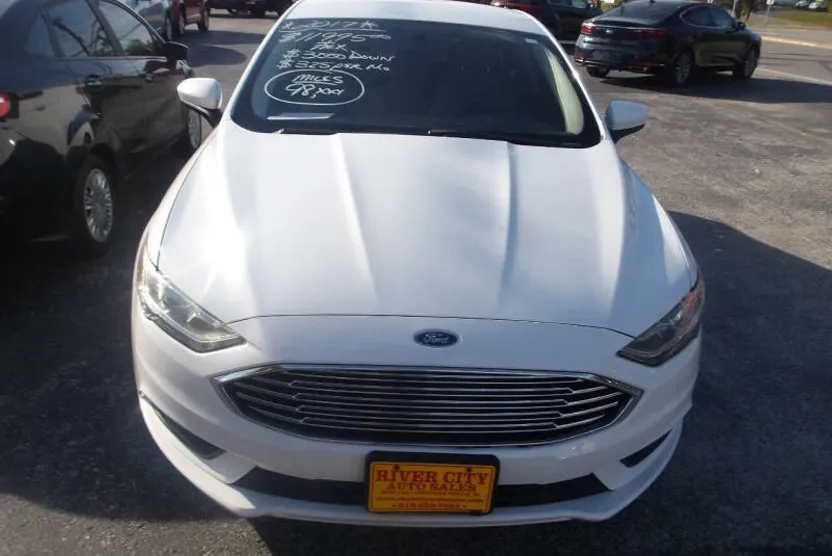 2017 Ford Fusion S photo 1