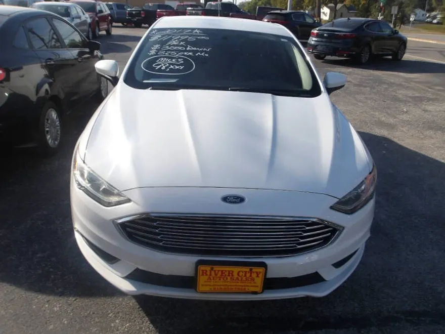 2017 Ford Fusion S photo 1
