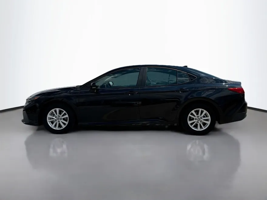 2025 Toyota Camry LE photo 1