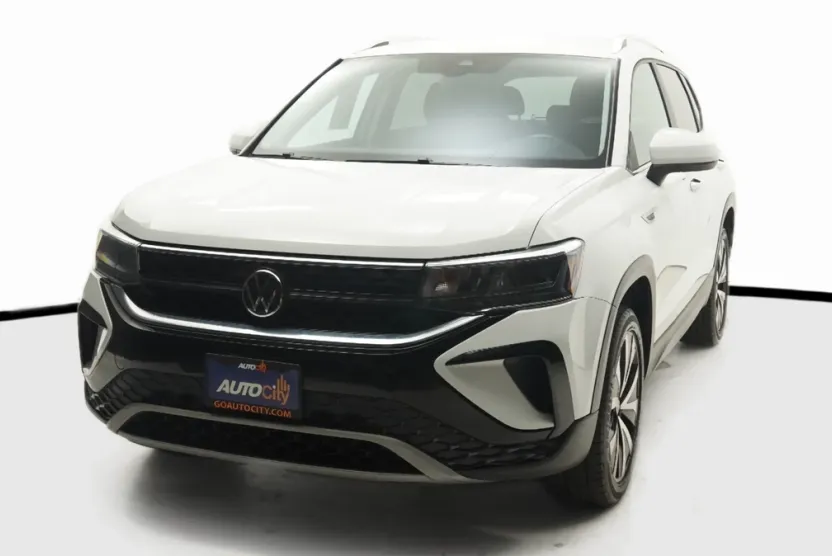 2023 Volkswagen Taos SE photo 1
