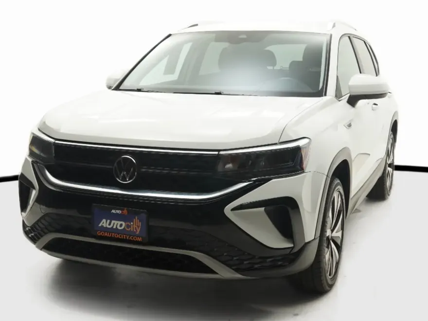 2023 Volkswagen Taos SE photo 1