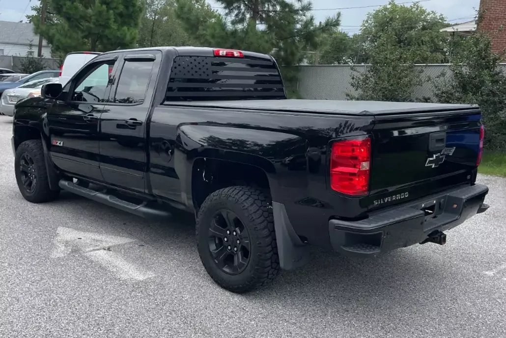 2017 Chevrolet Silverado 1500 photo 1