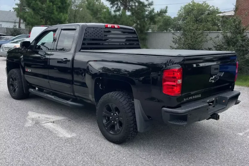 2017 Chevrolet Silverado 1500 photo 1
