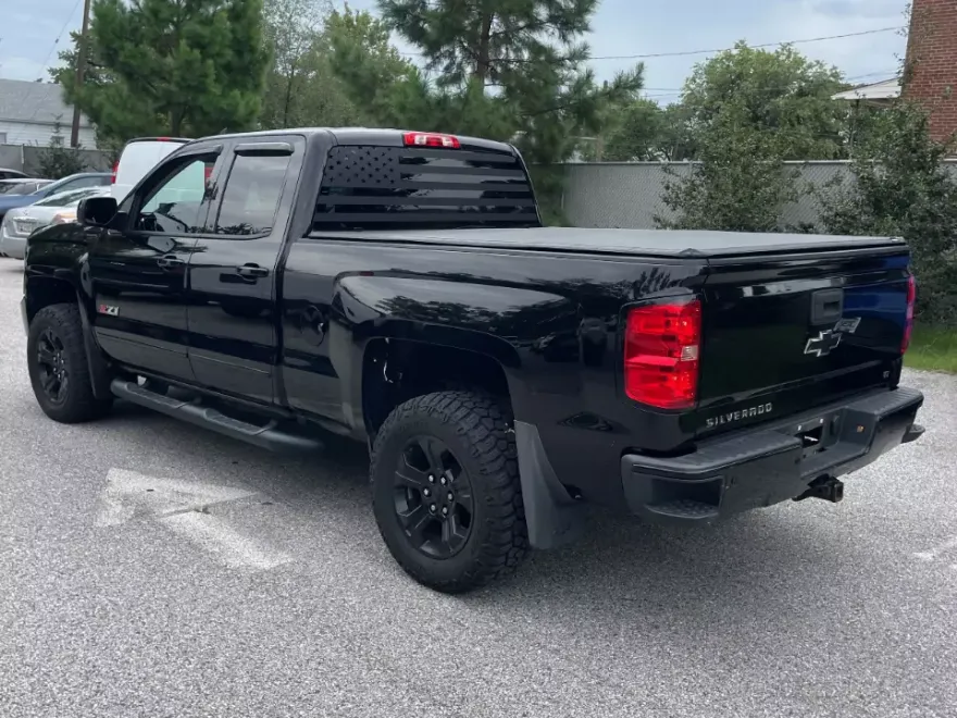 2017 Chevrolet Silverado 1500 photo 1