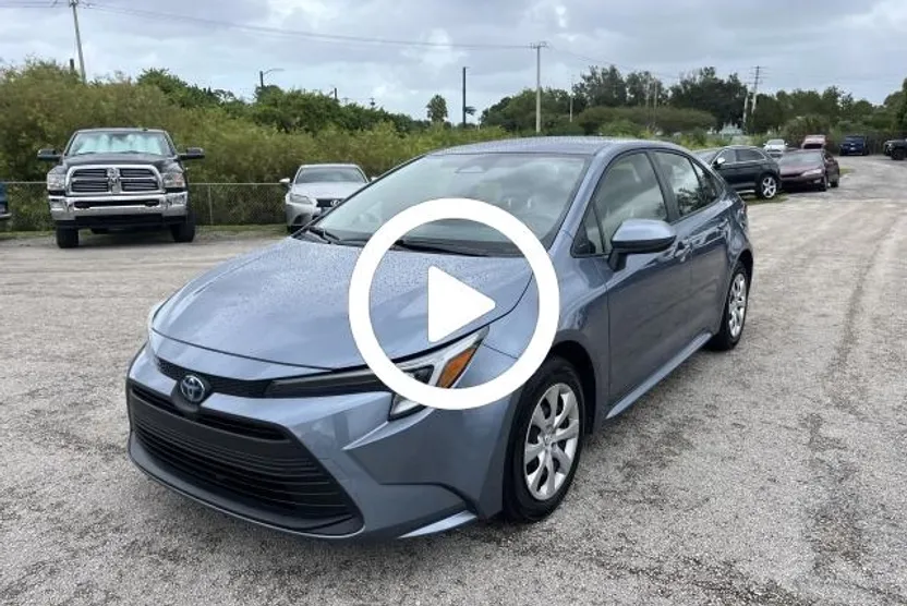 2025 Toyota Corolla LE photo 1