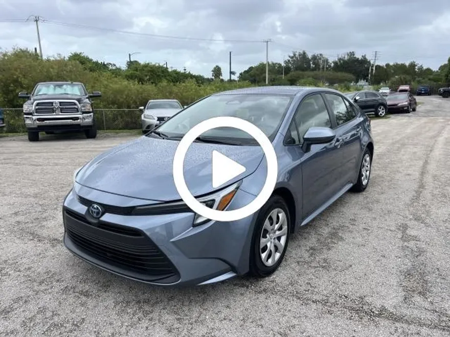 2025 Toyota Corolla LE photo 1