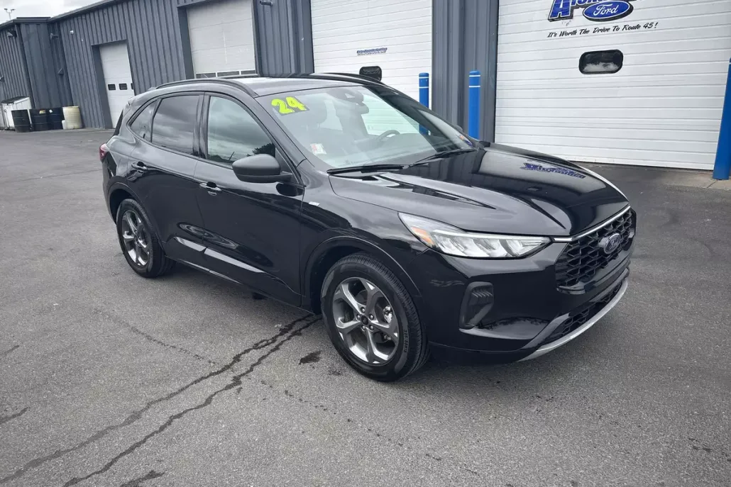 2024 Ford Escape ST-Line photo 1
