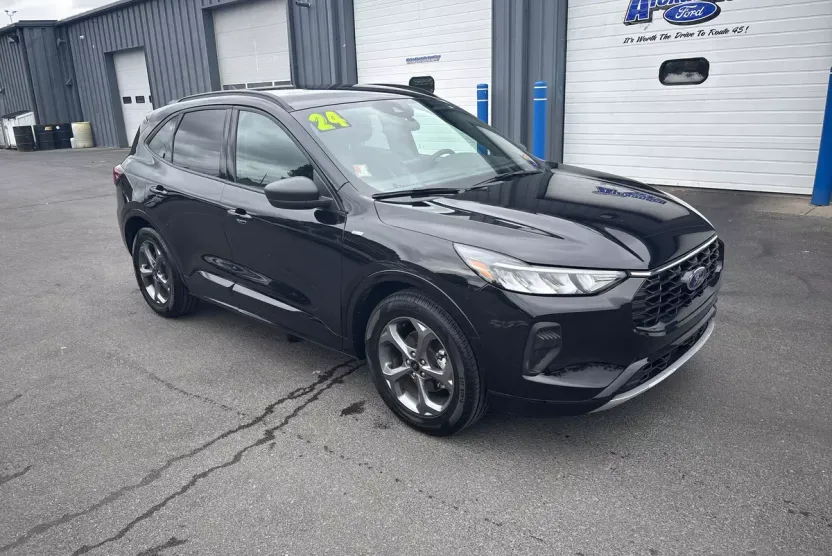 2024 Ford Escape ST-Line photo 1