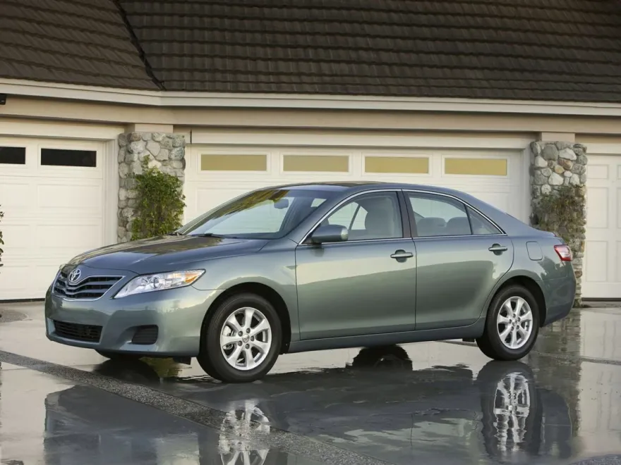 2011 Toyota Camry SE photo 1