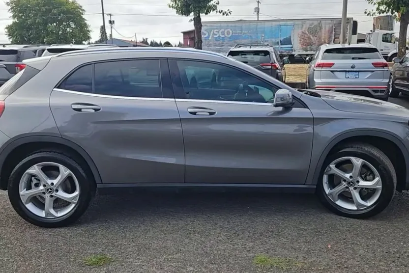 2020 Mercedes Benz GLA 250 photo 1