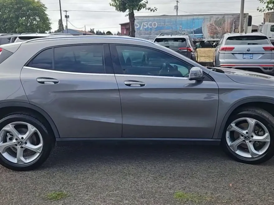 2020 Mercedes Benz GLA 250 photo 1