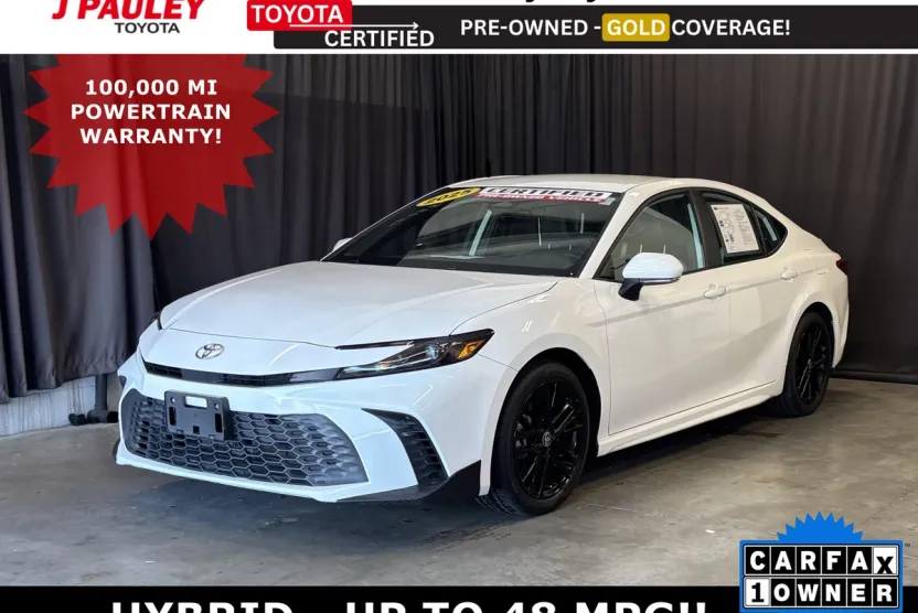 2025 Toyota Camry SE photo 1