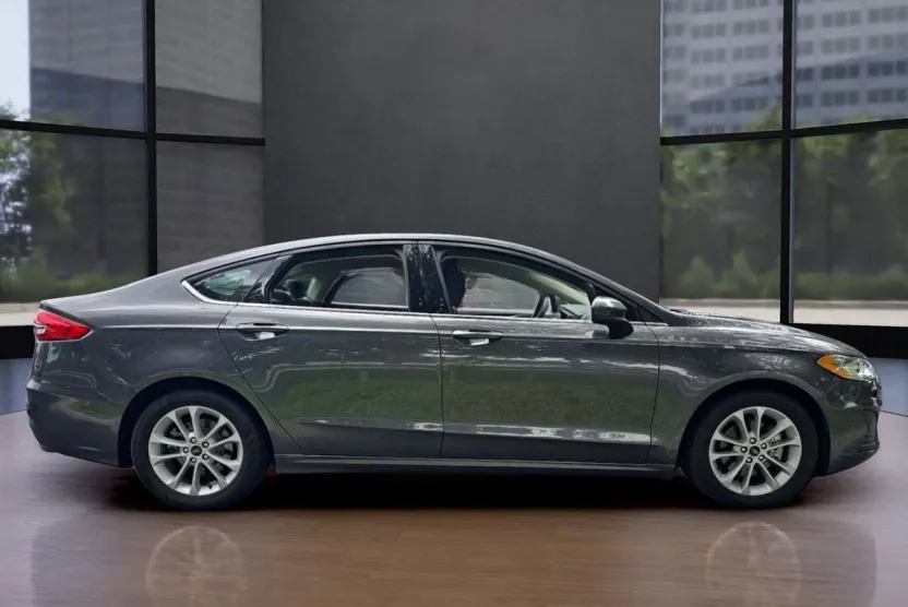 2020 Ford Fusion SE photo 1