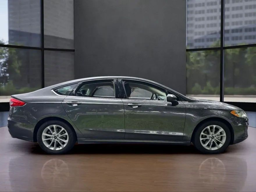 2020 Ford Fusion SE photo 1
