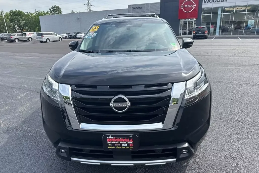 2022 Nissan Pathfinder SL photo 1
