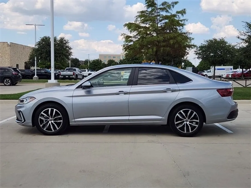 2025 Volkswagen Jetta 1.5T SE photo 1